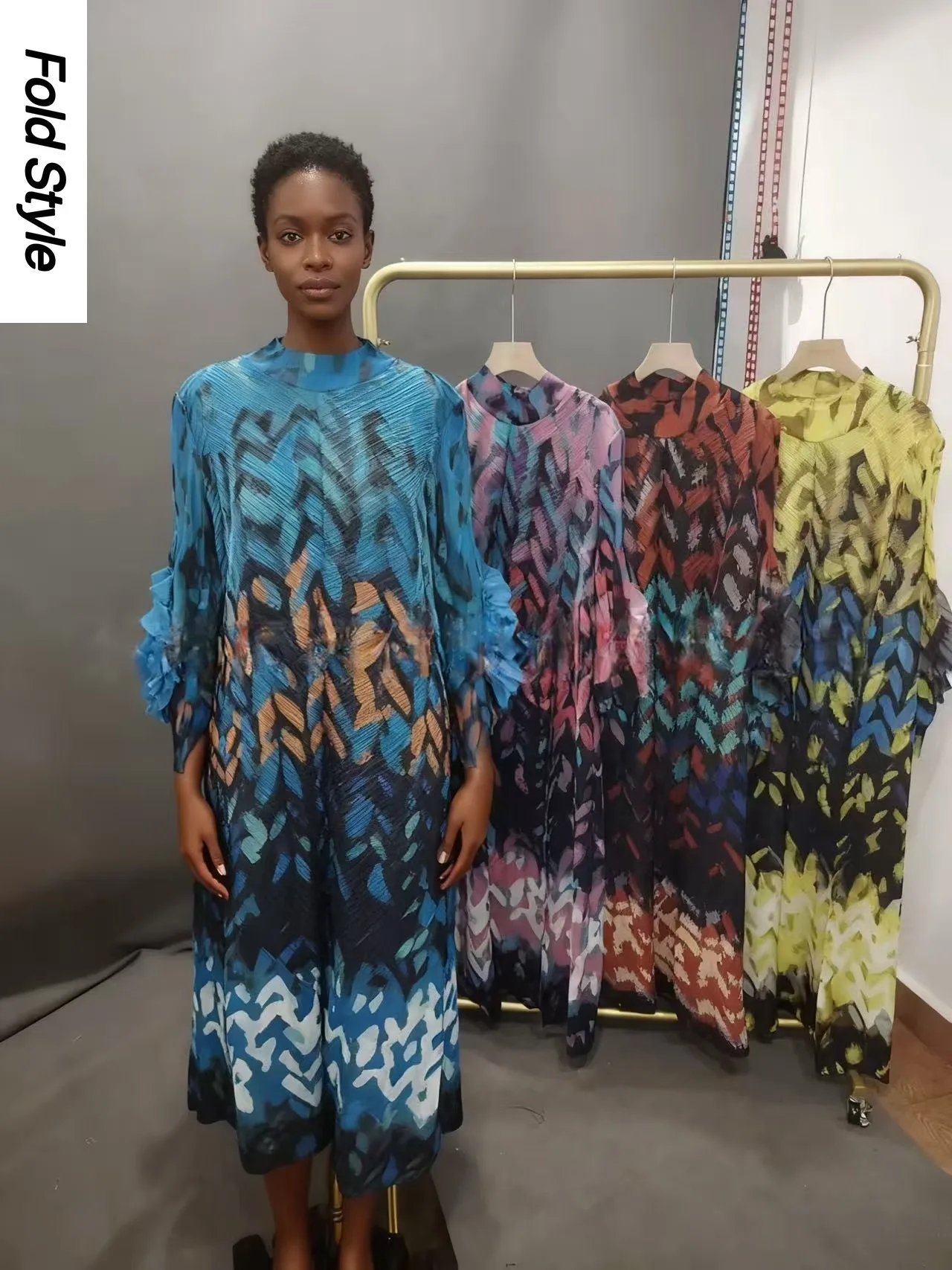 เดรสผู้หญิงสไตล์มิยาเกะทรงหลวม พิมพ์ลาย คอทรงกลม จับจีบ ดีไซน์ทันสมัย รุ่นใหม่ ปี 2025