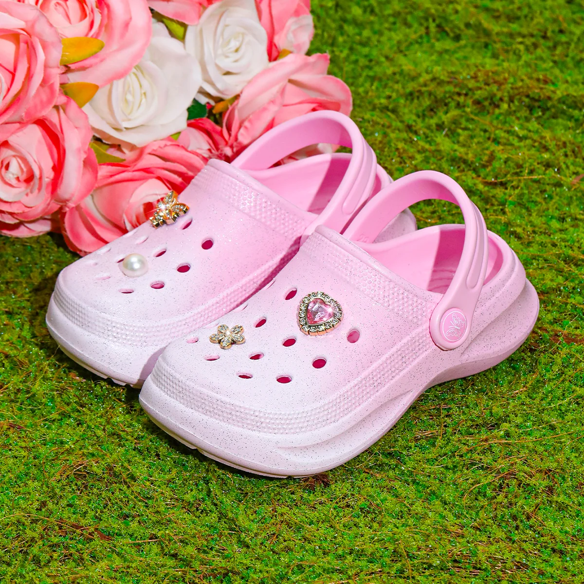 Glitzernde Clogs und Pantoletten für Kinder, leichte EVA-Gartenschuhe, rutschfeste Sandalen, atmungsaktive Slip-On-Schuhe für drinnen und draußen 168 – Detail 13