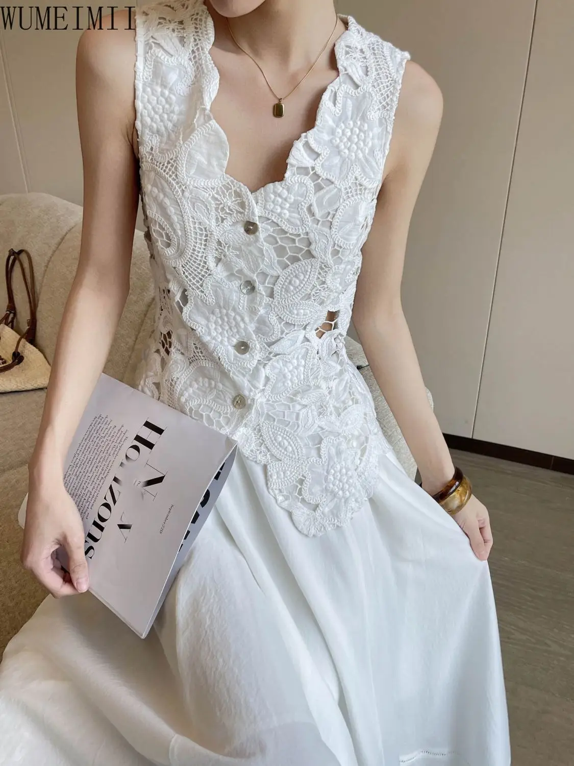 French white V-neck sleeveless heavy industry vest women's summer new waist thin lace hollow top vest