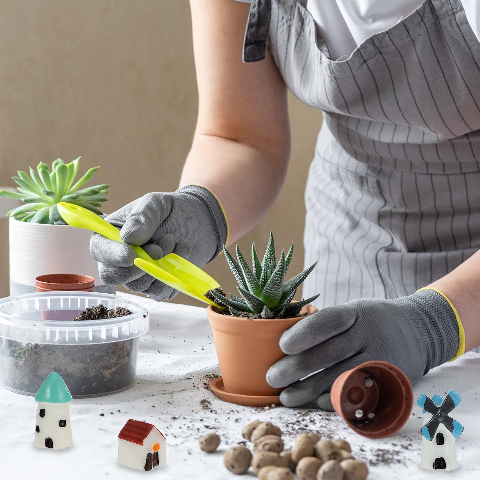 

12 Pcs Miniature Windmill Resin Crafts Micro Landscape Adornment Garden Furniture Fairy Figurines Decorative Effect Bright Color