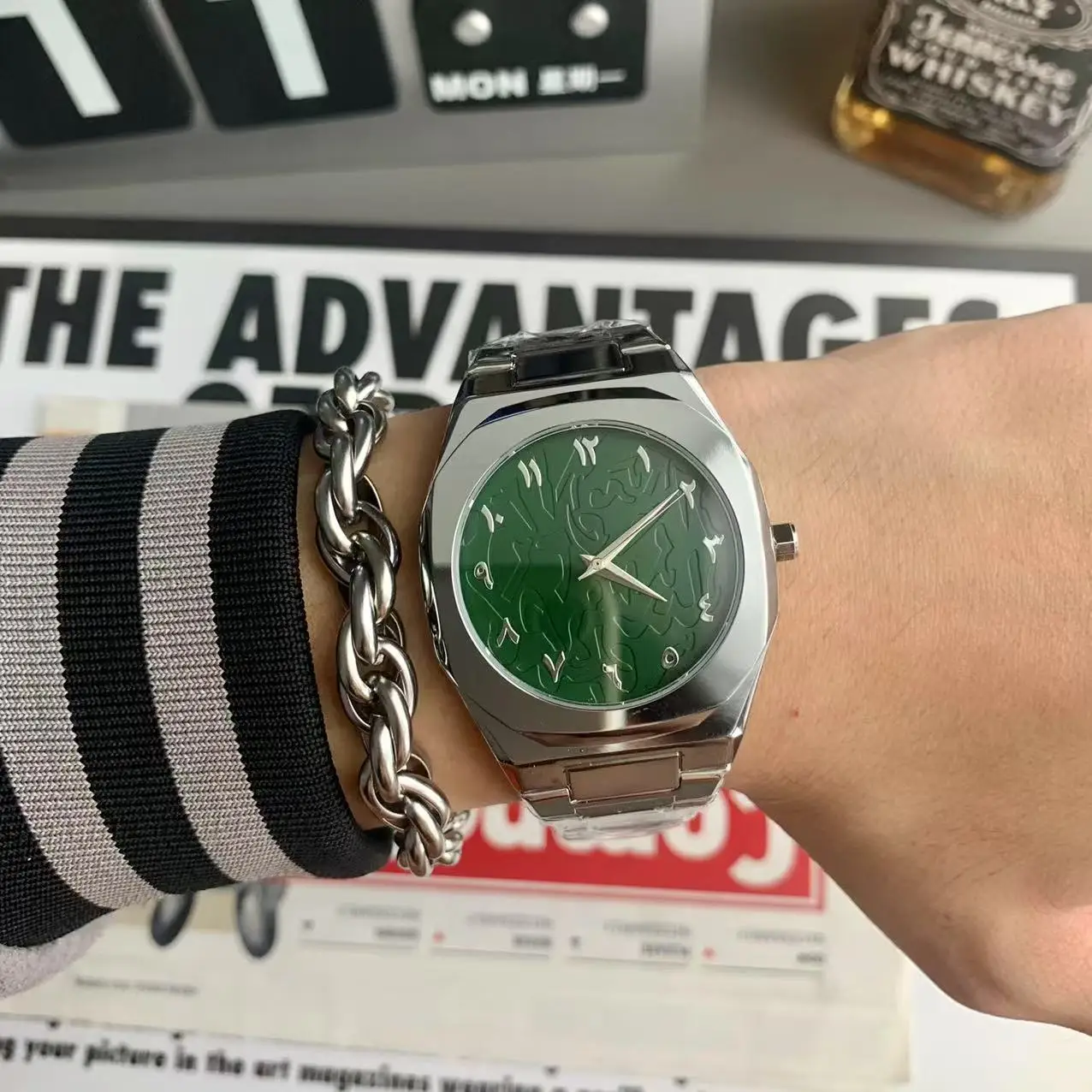 Square Men's Quartz Watches  Simple Daily and Elegant Watch Creative Relief Pattern Digital Scale Color Dial Steel Wristwatch