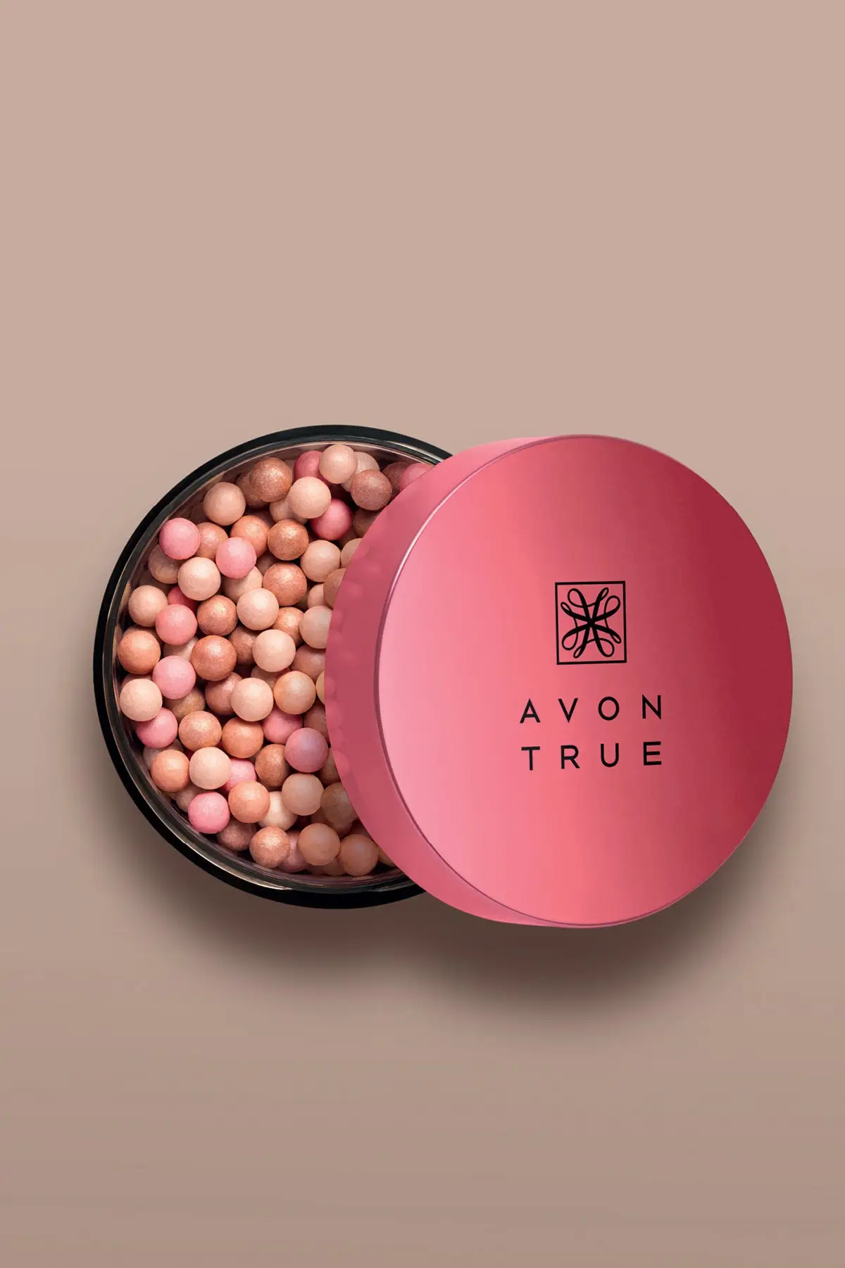 Pearl Blush in Pink Shades It gives the cheeks a natural pink pink thanks to pearls of different colors.