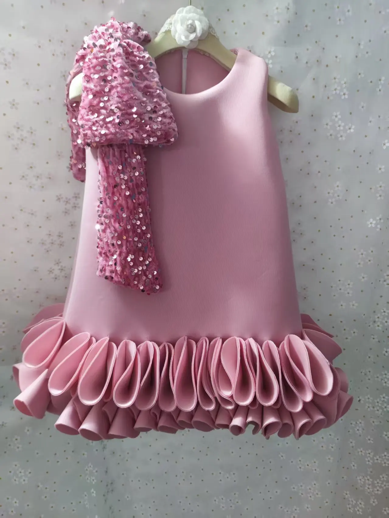 

Платье с цветочным узором для девочек по индивидуальному заказу, многоуровневое тюлевое платье цвета шампанского без рукавов с аппликацией, подходит для свадебного платья принцессы, платья для Святого причастия, дня рождения