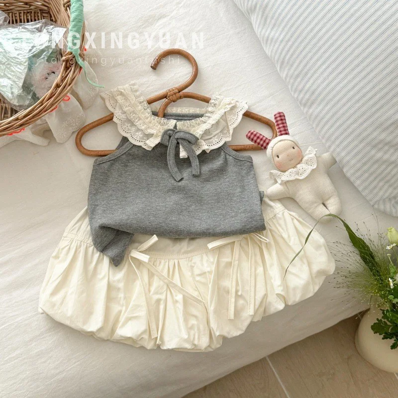 

Летний детский комплект из двух предметов для девочек, кружевной жилет с кружевным воротником, бантом и шортами с бутоном цветка, наряд