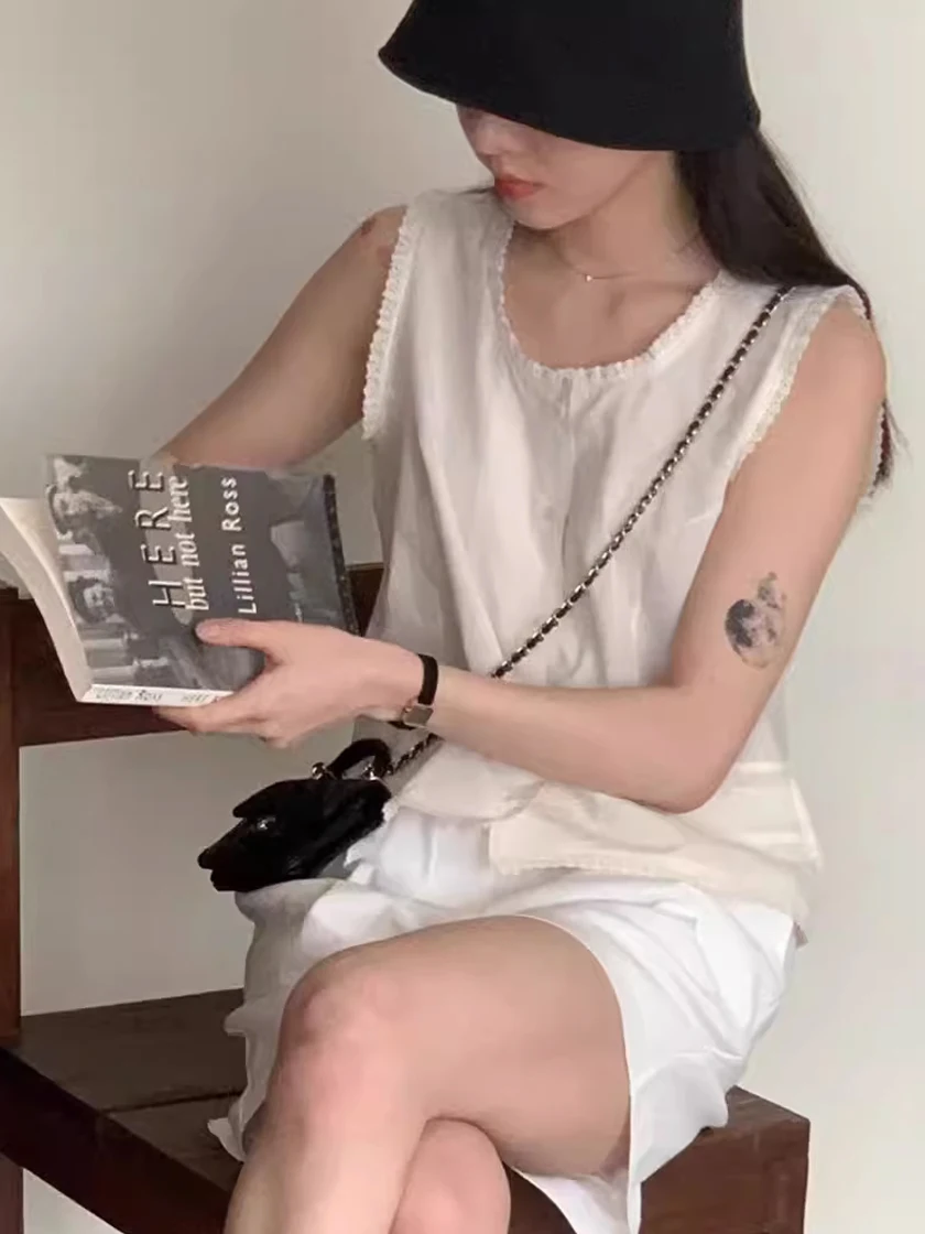 Biała koronkowa bluzka na ramiączkach, damska, letnia, luźna, wyszczuplająca, mały rozmiar, modna, do pracy.