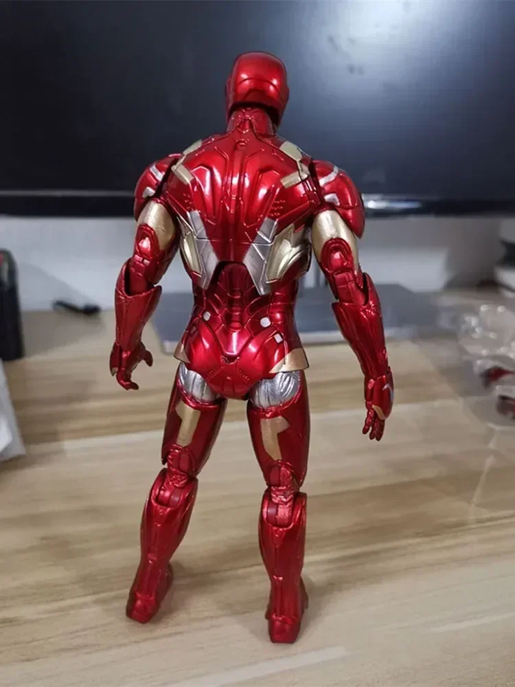 Figuras de acción de los vengadores de Marvel, modelo de Pvc de 18cm, pecho de ojo de Iron Man Mk46 con luz para brillar, juguetes de adorno en caja, regalos para festivales