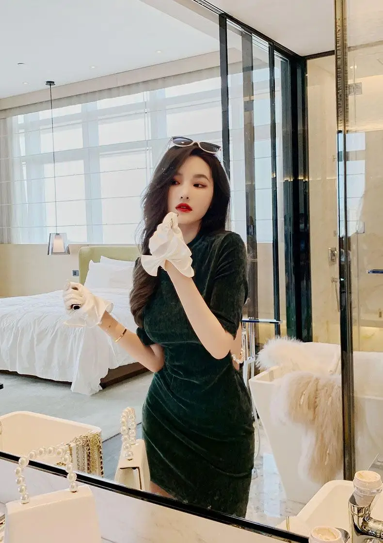 New autumn women's clothing French retro solid color waist-baring slim hip-wrapped velvet mid-sleeve dress