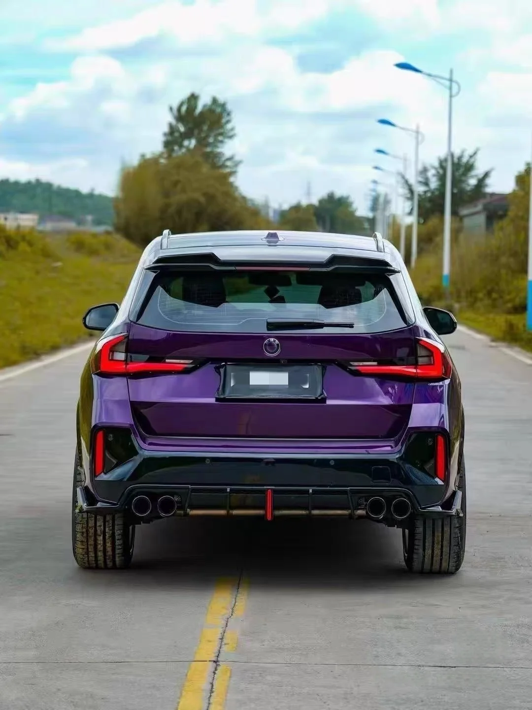 Per BMW X1 U11 TN Style ABS Materiale nero Kit corpo labbro anteriore minigonna laterale diffusore