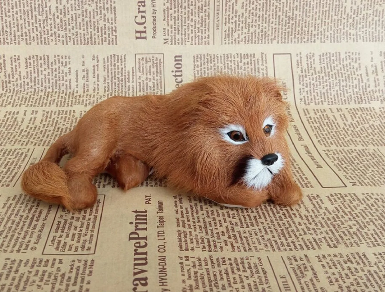 

cute small simulation lion toy handicraft lifelike lying lion doll gift about 20x7 cm