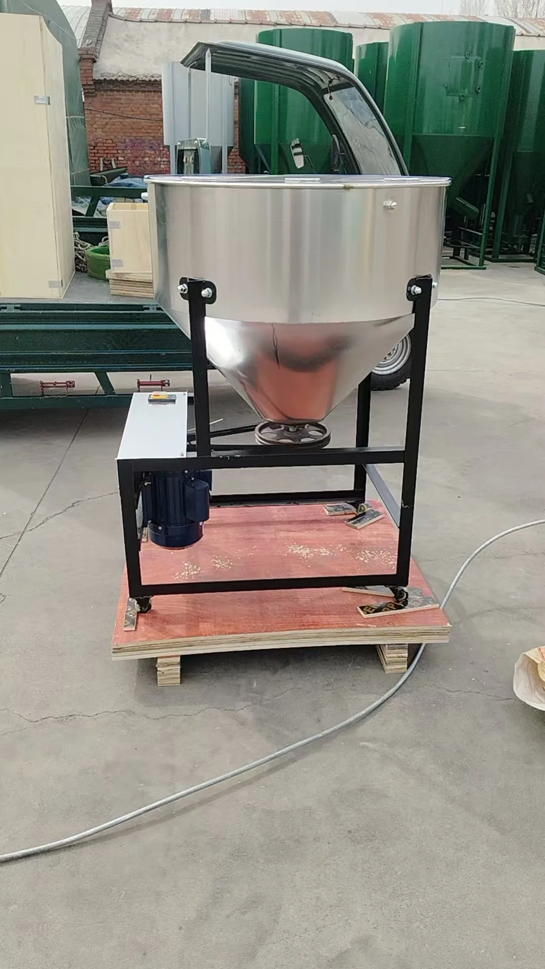 Stainless steel feed mixer, breeding mixing equipment, grain mixer
