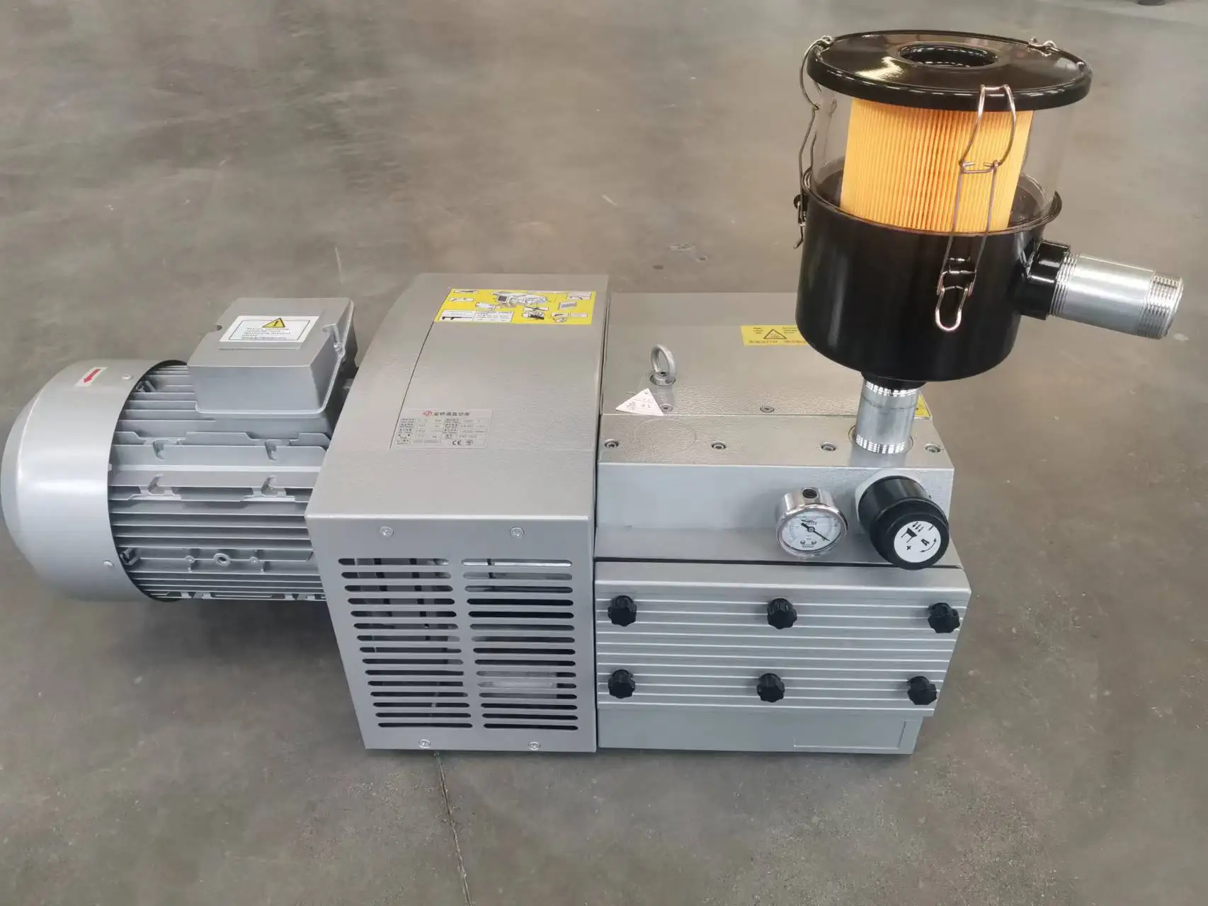 2.2kW 50CFM الكربون ريشة مضخة تفريغ 150mbar فراغ شفط لتشكيل أجزاء آلة هوائية