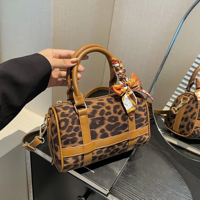 วินเทจหนังPUบอสตันC Rossbodyกระเป๋าผู้หญิงริบบิ้นตกแต่งกระเป๋าถือขนาดเล็กออกแบบแฟชั่นหญิงสบายๆกระเป๋าเดินทางไหล่