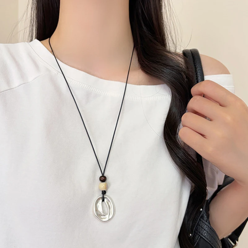 Fotografia 6: Colar Longo com Pingente Geométrico Irregular Simples Estilo Coreano para Mulheres e Unissex, Acessório de Moda com Estilo Versátil