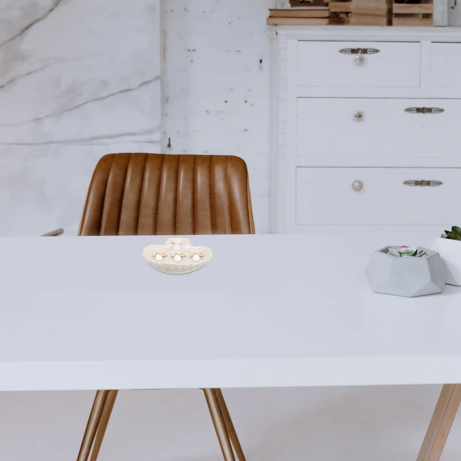 

Элегантный керамический поднос для украшений с жемчужным блеском в форме ракушки, держатель для колец и серег, декоративная тарелка для мелочей, органайзер для туалетного столика