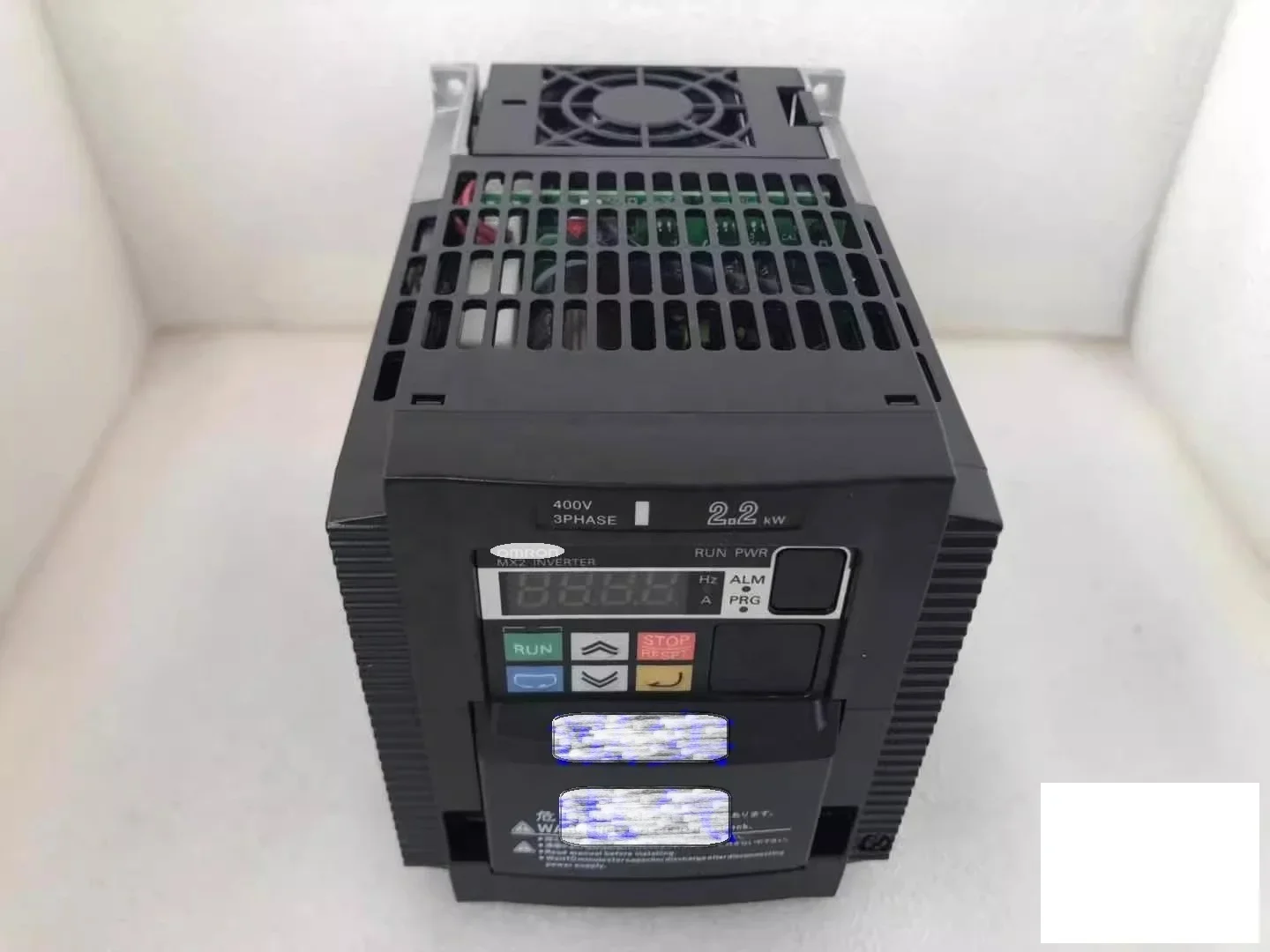新しい&周波数コンバータ 3G3MX2-A4022-ZV1 380V 2.2KW
