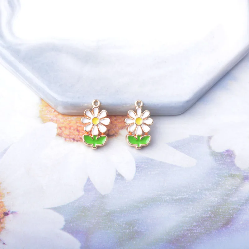 6 Stück hochwertige goldene Tulpen- und Sonnenblumen-Anhänger, emaillierte Erdbeer-Halskette, Ohrringe, Anhänger, nickelfrei und bleifrei – Detail 8