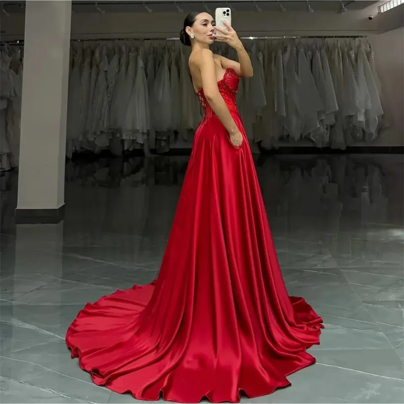 Abiti da ballo con spacco alto laterale in raso rosso senza spalline personalizzati che bordano abiti da noiva senza maniche abito da sera formale a-line