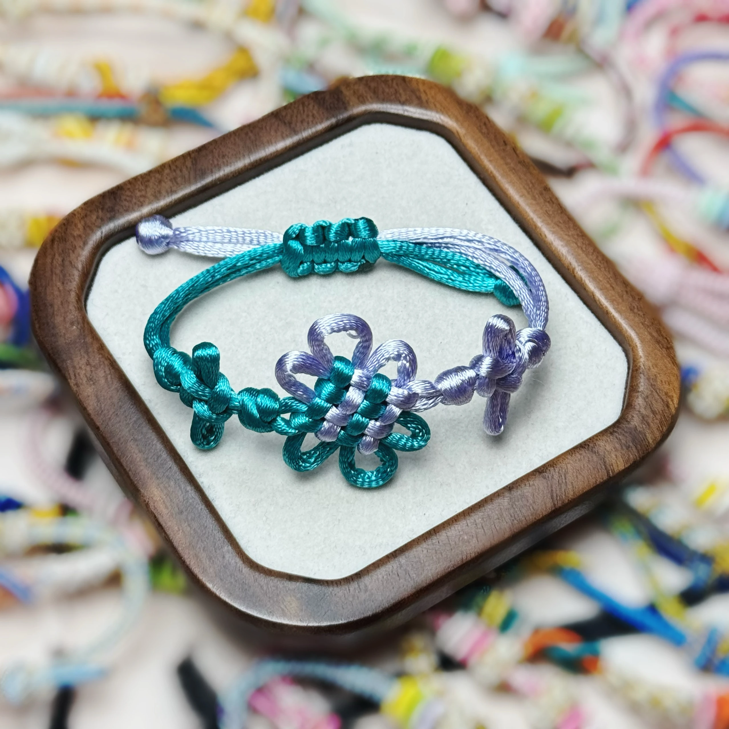 Anime KPop Demon Hunters Rumi Cosplay Prop Kpop Huntrix Rumi Łańcuszek Pleciona Bransoletka Zawieszka Ręczny Łańcuszek na Halloween Party Akcesoria