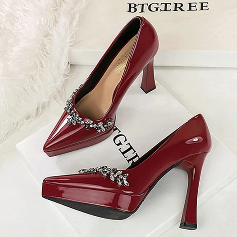 

BIGTREE/2026, новые весенние модные туфли-лодочки на платформе с кристаллами, женские туфли из лакированной кожи на шпильке с острым носком, свадебная вечеринка