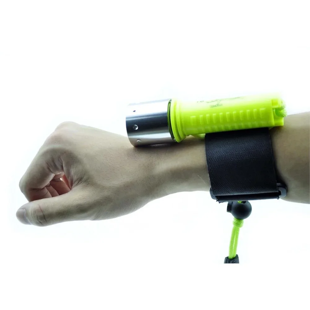 High Performance LED Flashlight for Diving Waterproof IPX8 Certified 100m Submersion Outdoor Night Use Green Color