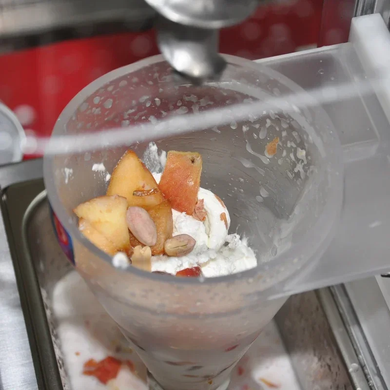 

Snowstorm Ice Cream Mixer 110v/220V Fruit Nut Ice Cream Blender Gelato Machine Milk Tea Soft Ice Cream Flurry Machine