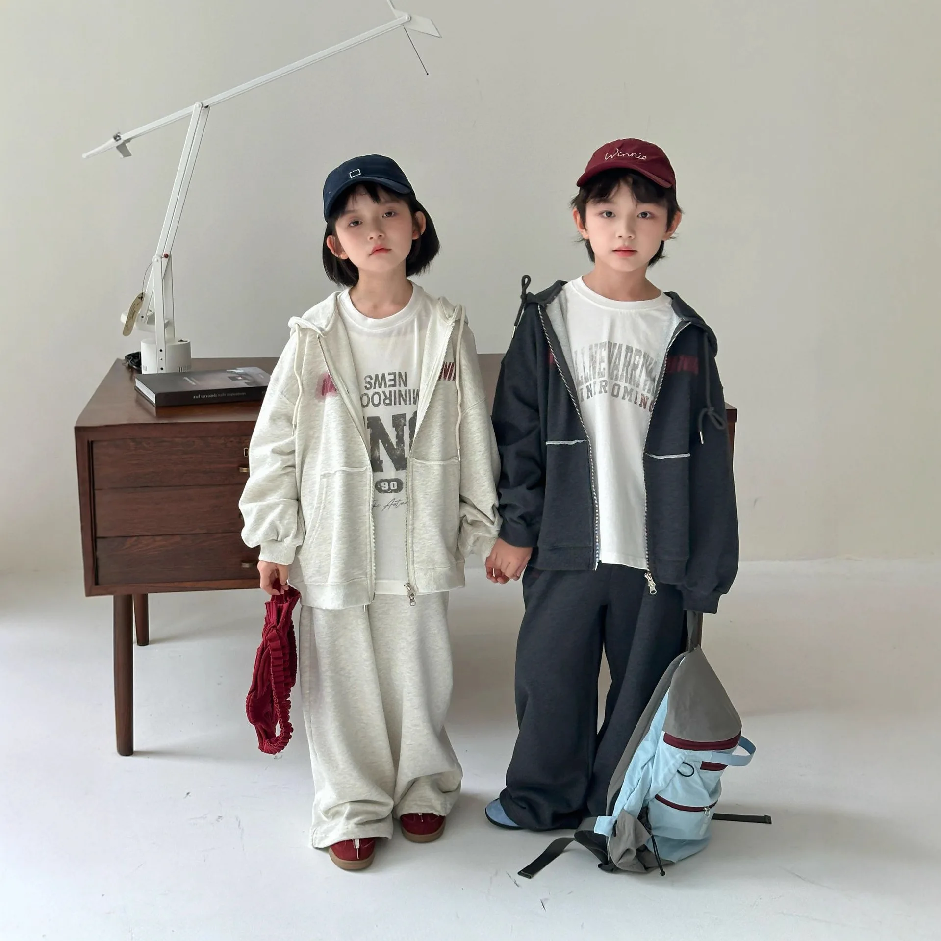 

Childrens Set Spring and Autumn New Korean Version Letter Casual Hooded Sweatshirt and Pants Two-piece Set Daily Fashion