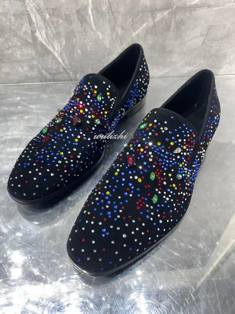 Mocasines de lentejuelas de cristal de ante negro para hombre, zapatos informales de punta redonda, zapatillas de felpa para fiesta, Patchwork ostentoso, Primavera