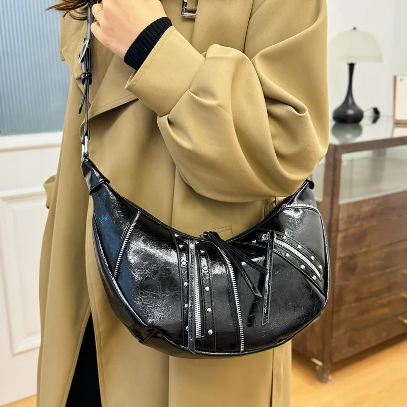 Crossbody Bags For Women Large Capacity Dumpling Handbag Punk Style Locomotive Shoulder Bag Female Casual Travel Hobos Bag