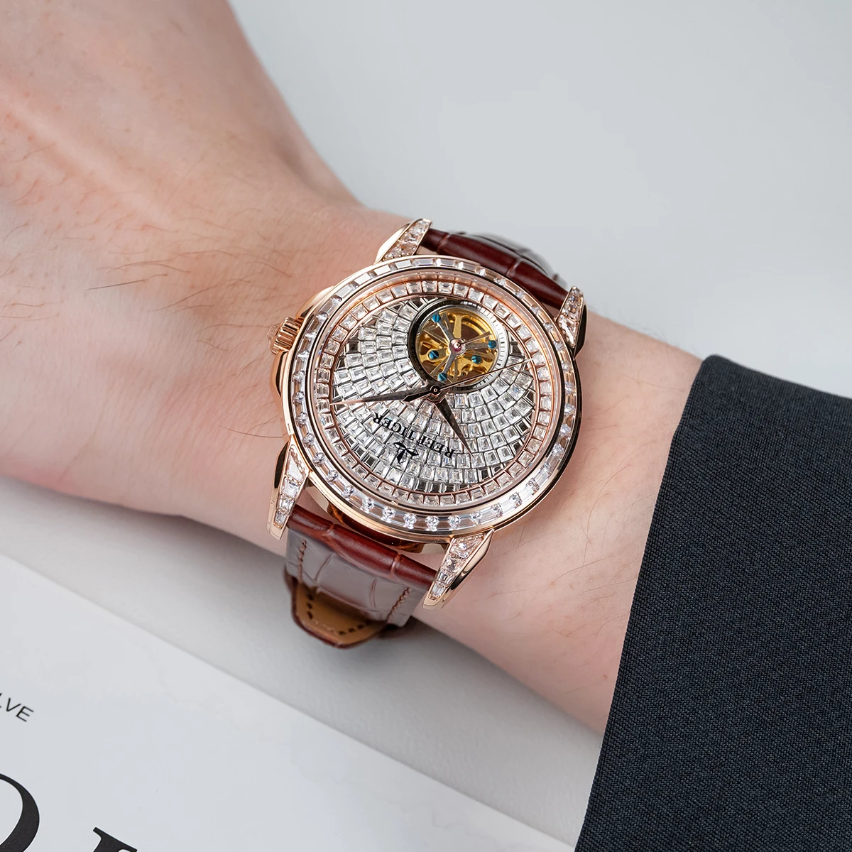 Reef Tiger Exquisite Men's Rose Gold Zircon Skeleton Automatic Watch Classic Brown Leather Mechanical RGA1905