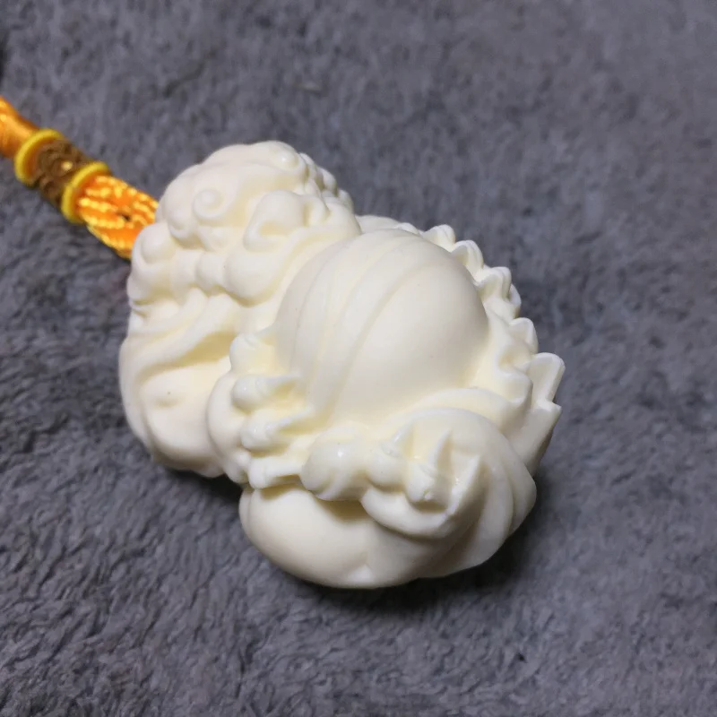 Ivory Nut Carved Pivoting Ball5.8*4.3*4.8cmPortable Hand Toy Wooden Cultural Artifact Crafts Hand Pieces