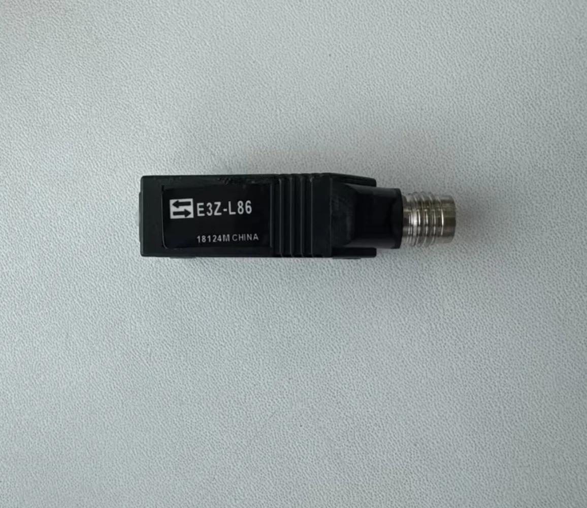 Brand New Original E3Z-L86 IN BOX Fast Transport