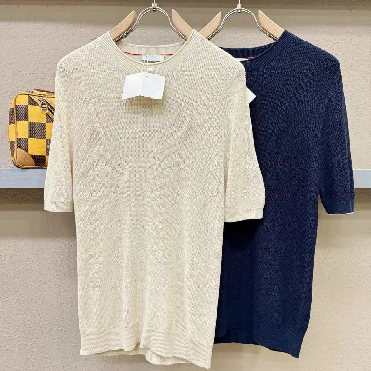 

Италия BC, летняя новая мода, вязаный свитер с круглым вырезом и короткими рукавами, простая и универсальная мужская футболка в стиле старых денег