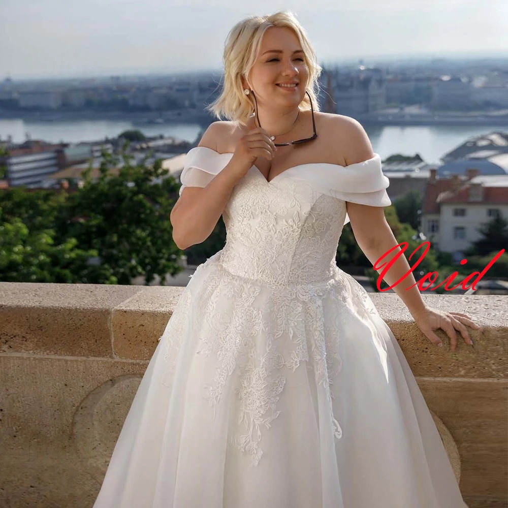 Vestidos De Novia De tul blanco personalizados, elegante Vestido De Novia sin tirantes con hombros descubiertos, cola capilla con cordones en la espalda, Vestido De Novia