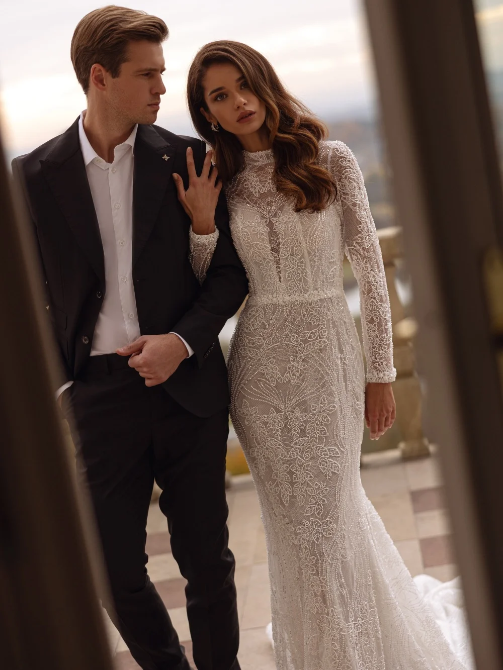 Abito da sposa lungo fino al pavimento con perline attraenti con corsetto Abito da sposa a sirena in pizzo da sogno Abiti personalizzati a collo alto per la sposa