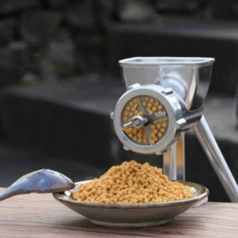 

Small household manual feed processing machine chicken mouse bird new bait dog food