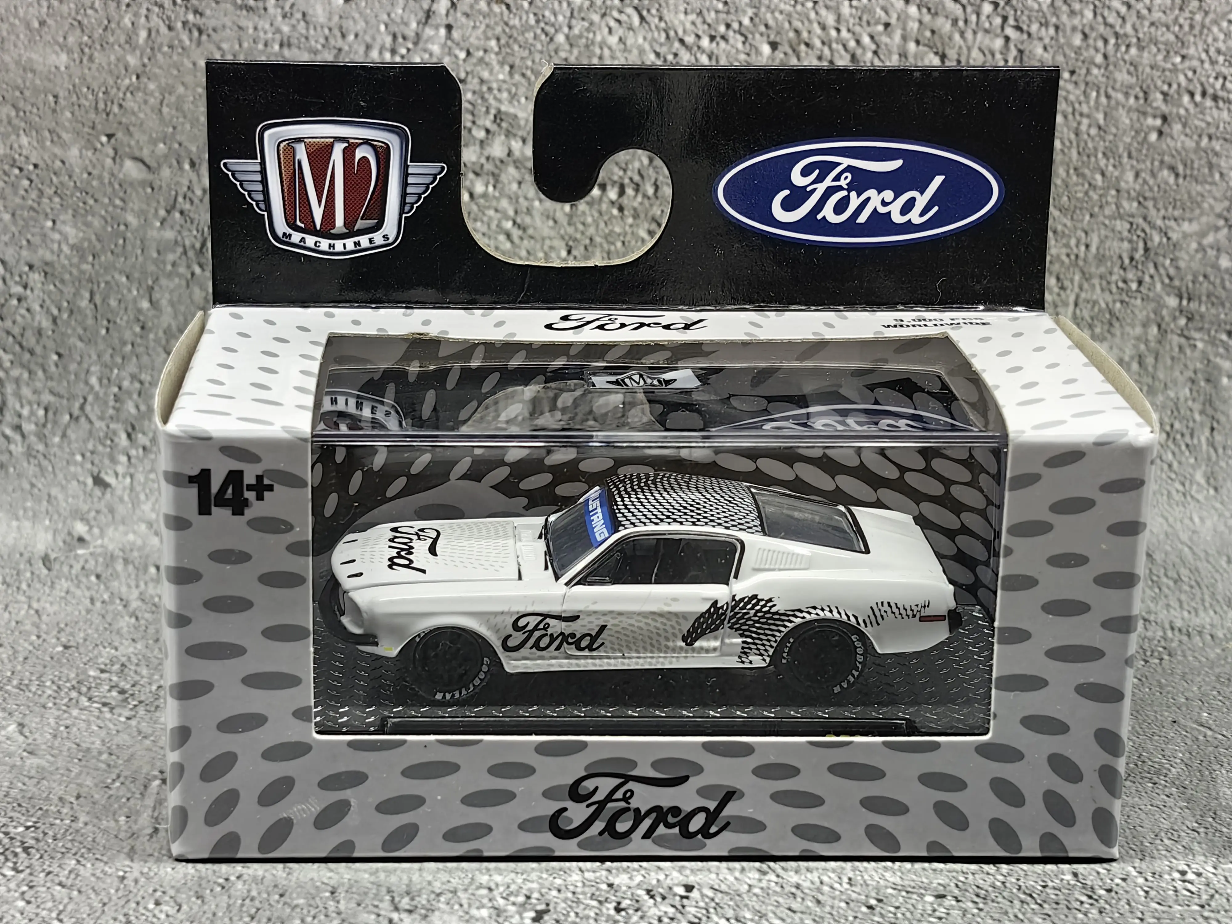 M2 Machines 1:64 1968 FORD MUSTANG FASTBACK 2+2 alloy model kids gifts
