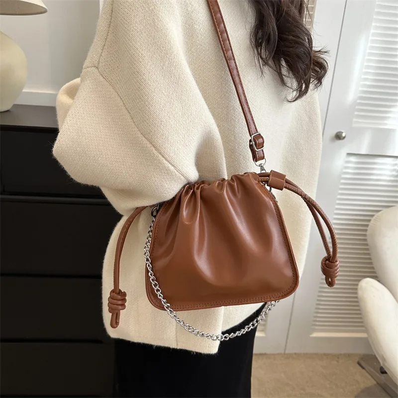 

Solid Color Bucket Crossbody Bag for Women New Trendy Personalized Chain Fashion Shoulder Bag Simple Shoulder Crossbody Bag