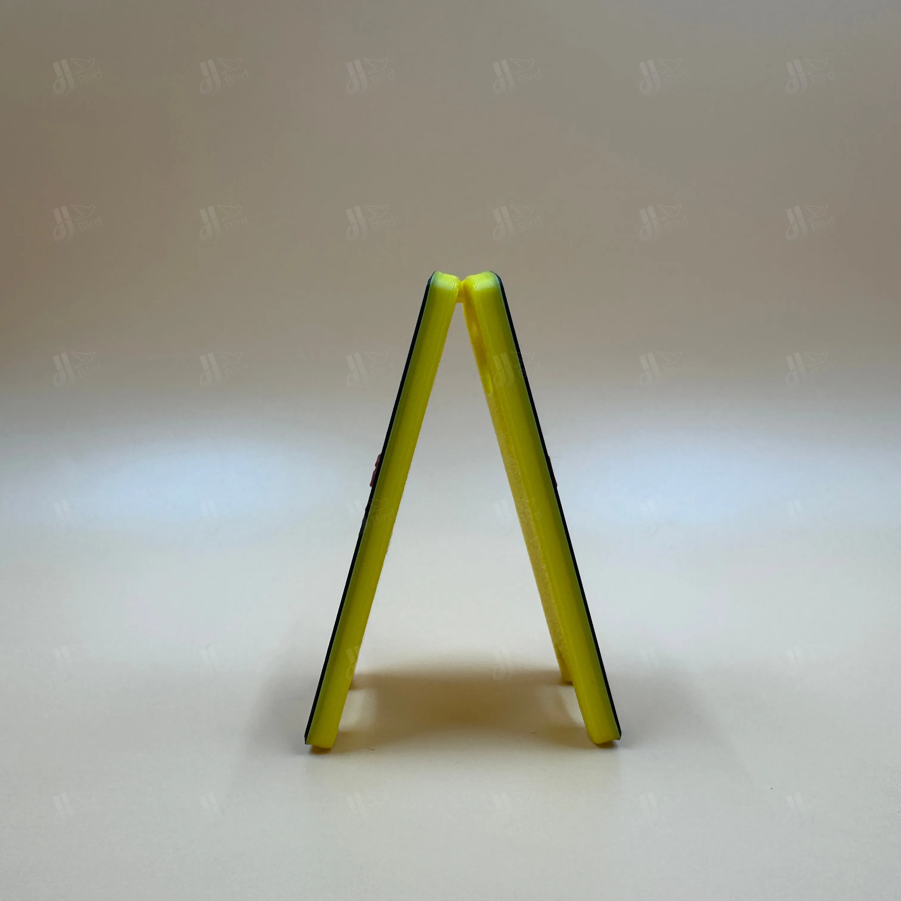 قطعة واحدة من تمثال إطار على شكل حرف A باللون الأصفر والأسود "كل شيء جيدًا (ليست)، مناسب لتزيين سطح المكتب والمكتب والمكتب.