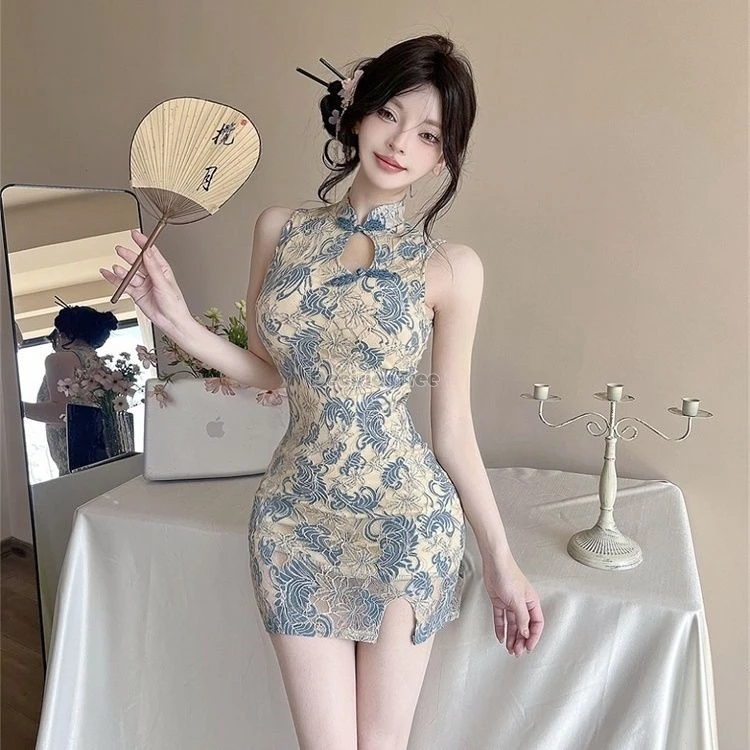 

2025 новое платье Cheongsam в китайском стиле в стиле ретро с вышивкой, улучшенное сексуальное платье Cheongsam без рукавов с плотным разрезом, дизайн с вырезами, ретро Ципао