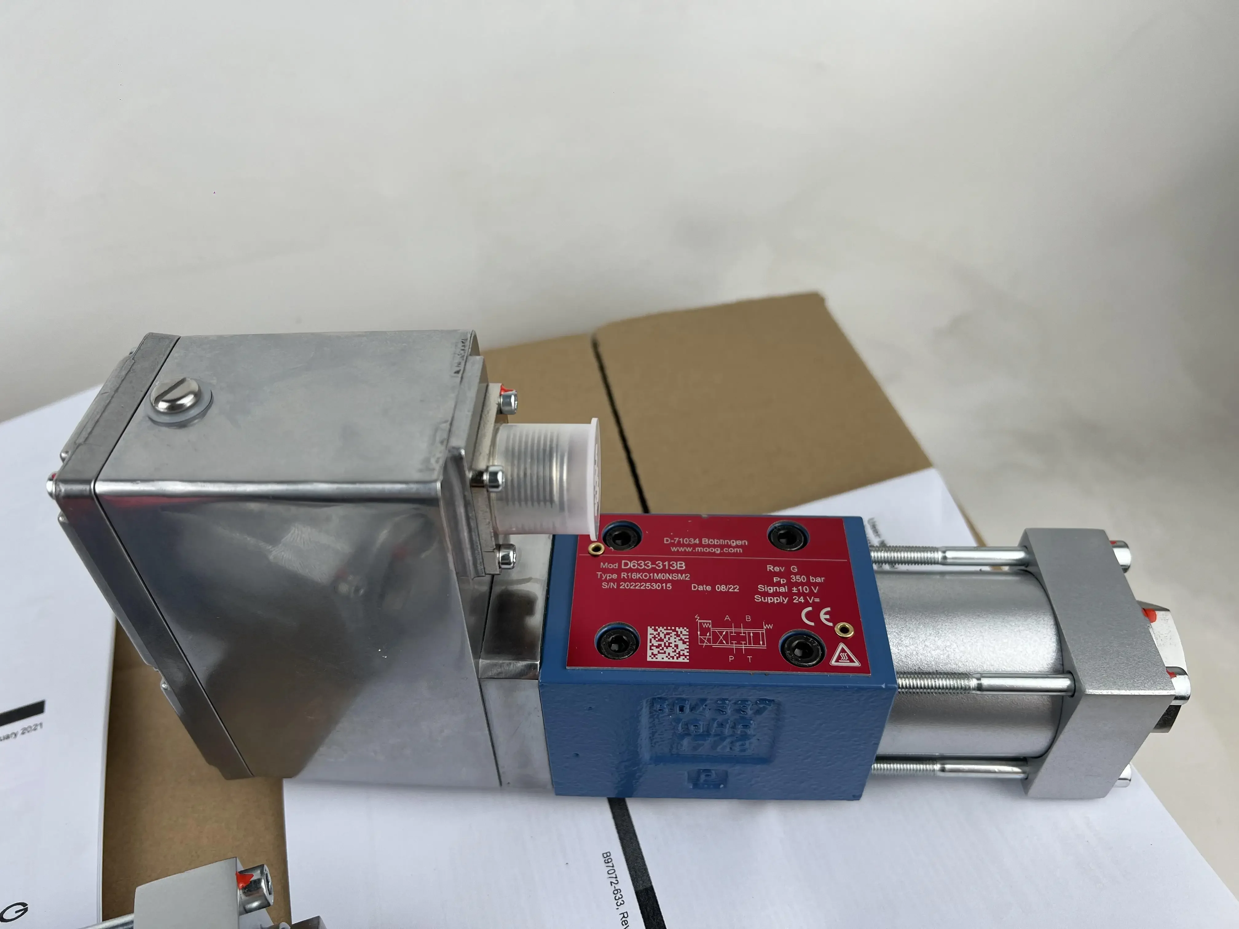 D633-303B R02KO1M0NSM2 Pilot Operated Flow Control Valve D633-308B R08KO1M0NSM2  D633-317B  D633-313B