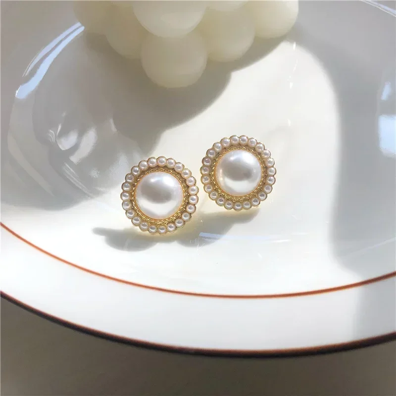 2023 neue Trendy Exquisite Geometrische Kreis Barocke Perle Stud Ohrringe für Frauen Charme Hochzeit Braut Korea Schmuck Großhandel