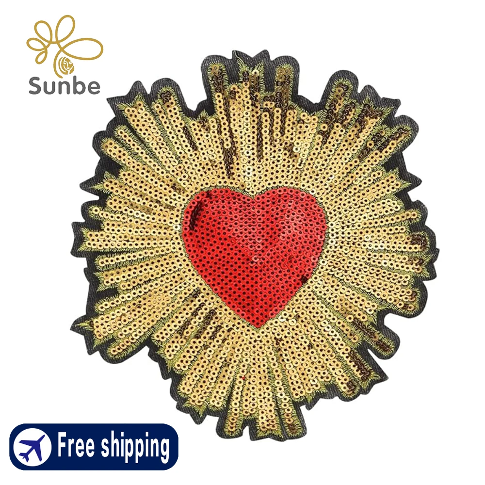 Boncuklu kırmızı altın pullu kalp desen kumaş yamalar nakış madeni pul aplike rozetleri giysi dekore dikiş TH686