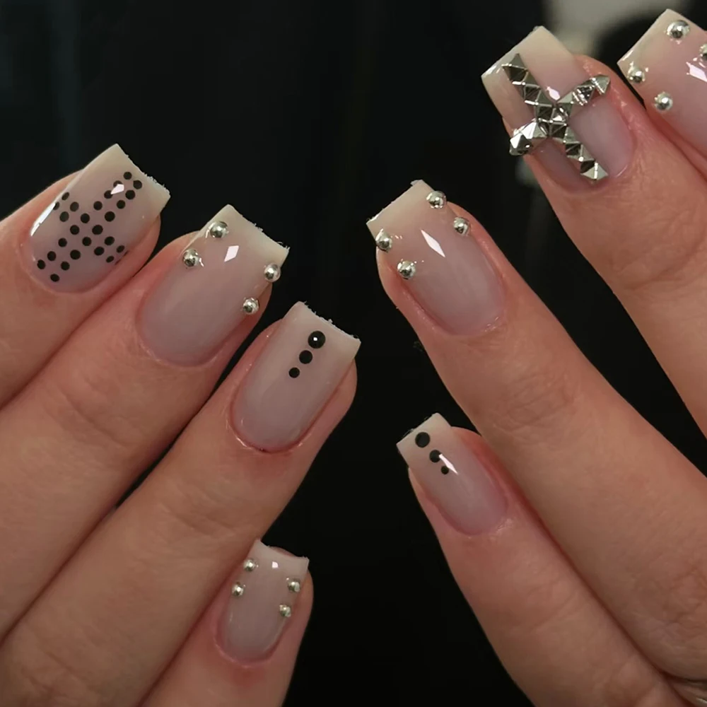 360 Stück Silberlegierung Quadratische Nieten Y2K Nagelcharms Gun Black Golden Punk Spike Studs Nagelteile Quadratische Kegelnieten 3D Deko – Detail 10