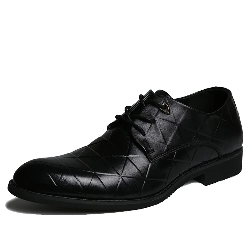 Neue 2024 Herren Leder Prägnante Schuhe Herren Business Kleid Spitze Plaid Schwarz Schuhe Atmungsaktive Formale Hochzeit Grundlegende Schuhe Männer