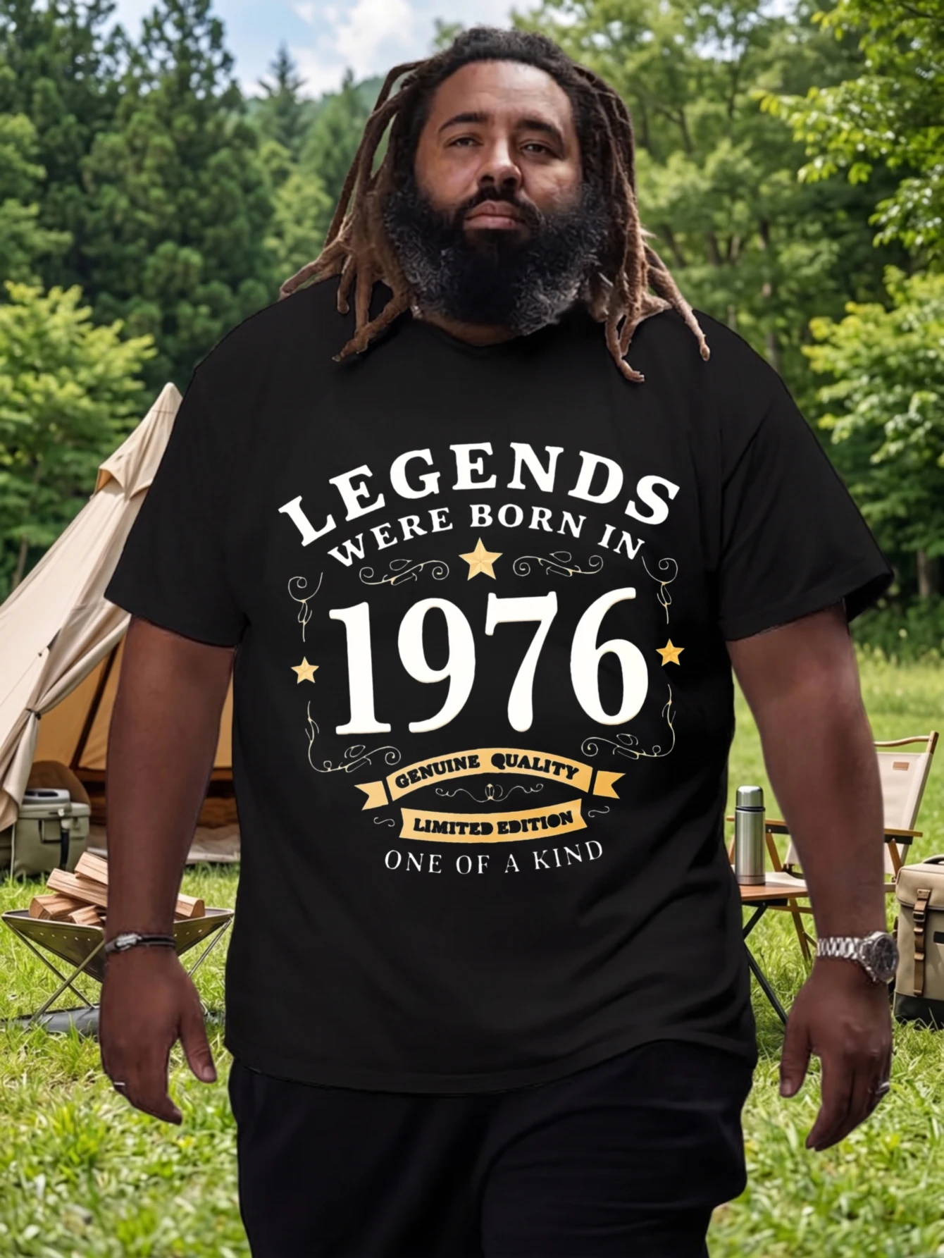 1 Stück T-Shirt mit O-Ausschnitt und kurzen Ärmeln aus 100 % Baumwolle. Legends Were Born In 1976