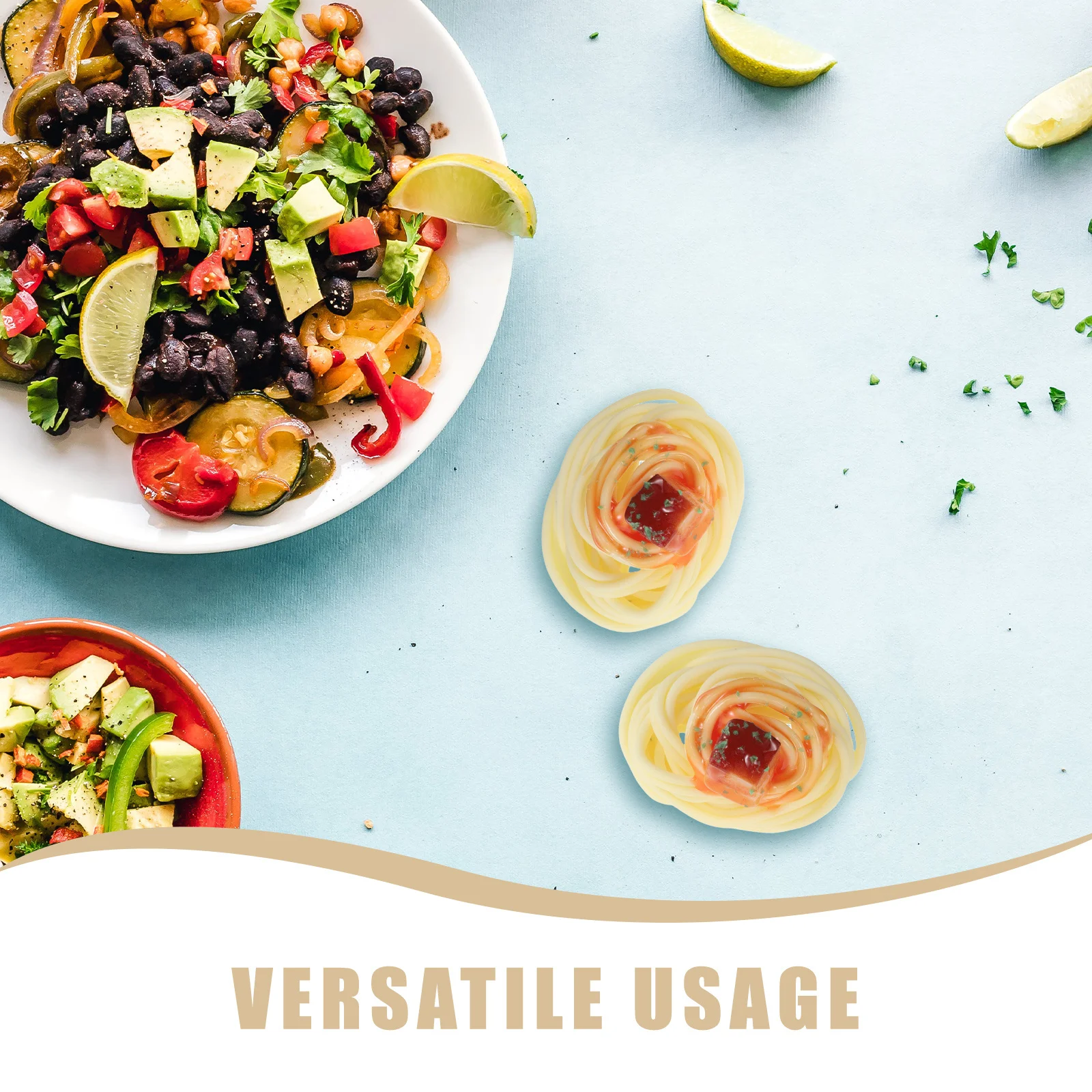 قطعتان من مادة PVC السباغيتي المزيفة الواقعية لتزيين الحفلات والتظاهر باللعب الصناعي والطعام الزخرفي الصناعي