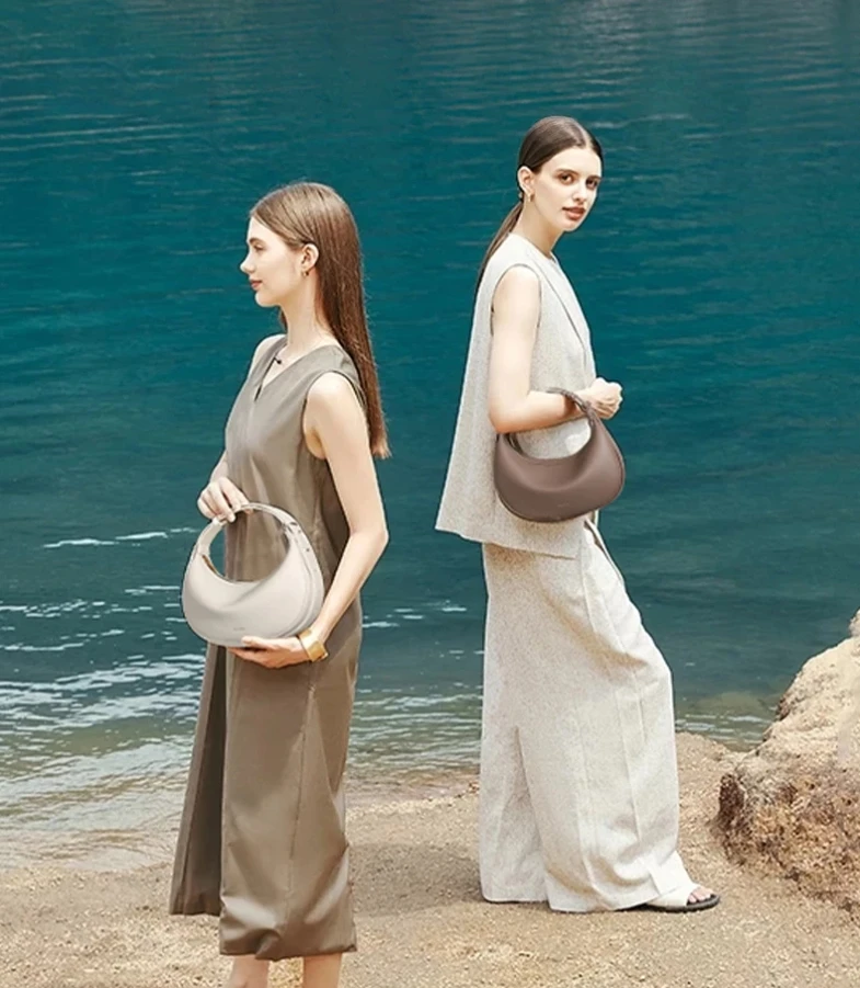 FOXER Marken-PU-Leder Damen Schultertasche 2026 – Modische Halbmond-Handtasche im luxuriösen Design – Umhängetasche als Geschenk für Mädchen – Detail 6