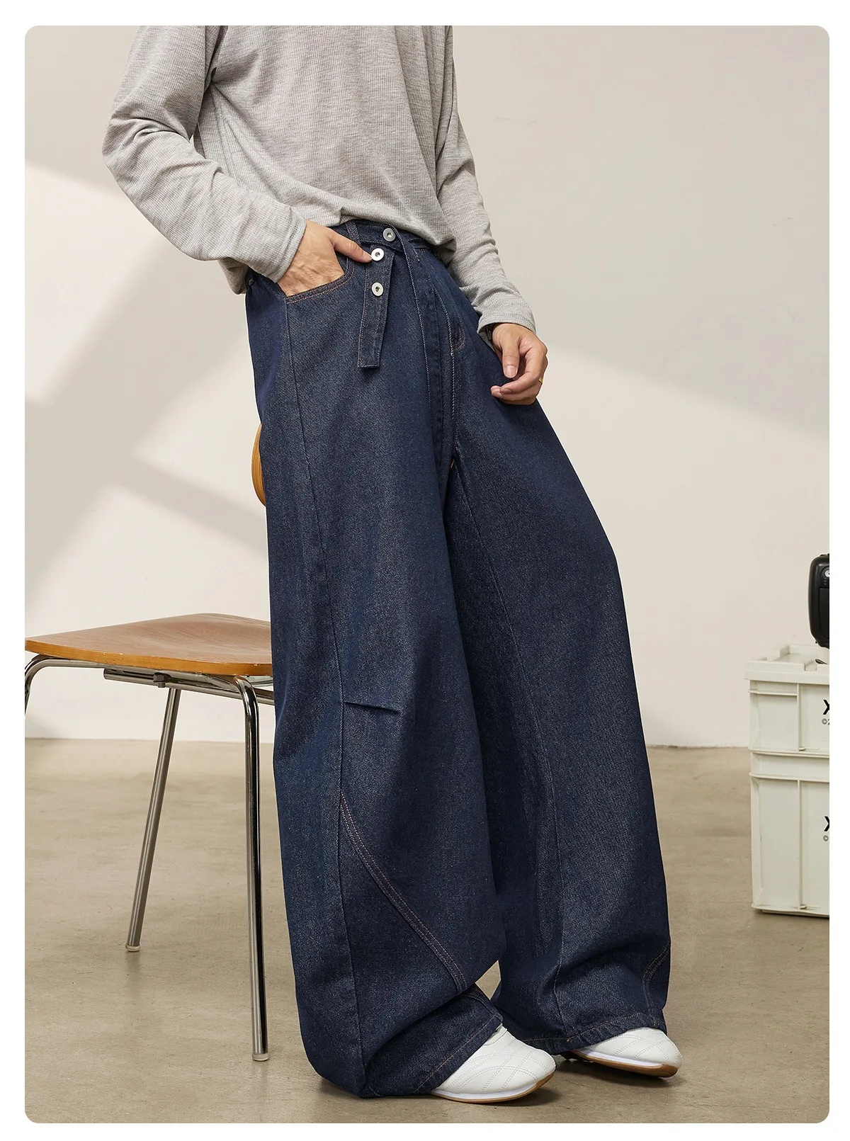 Unisex White Curved Hem Jeans SS25 Minimalist Loose Fit Cleanfit Versatile Casual