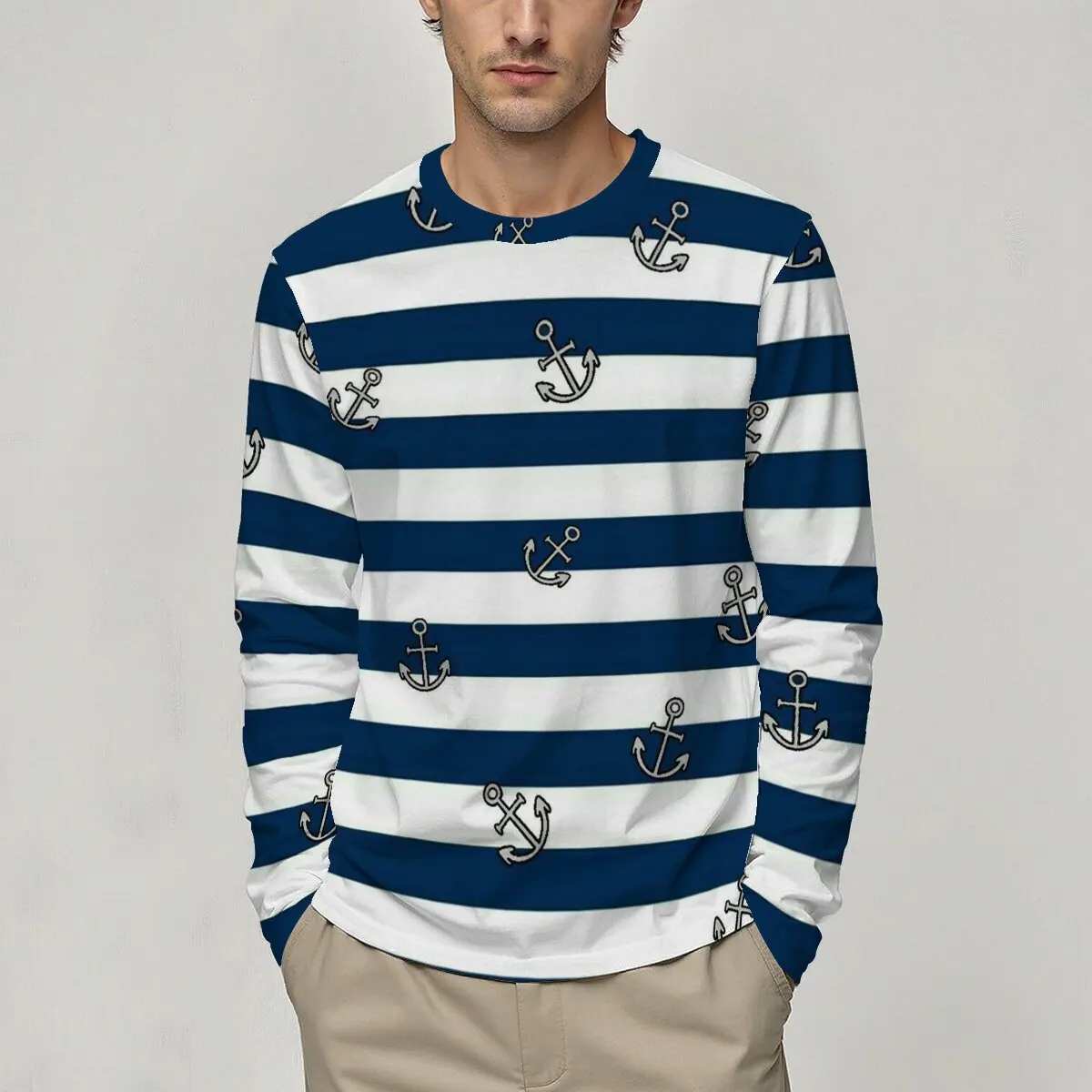 

Мужская футболка с круглым вырезом и длинными рукавами с принтом в синюю полоску, подходит для весны и осени.