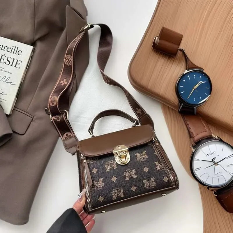 

Designer Bsg for Women's Luxury Texture Fashion Ladies Shoulder Korean Style Wide Strap Crossbody Bag Stylish New Pattern Printe